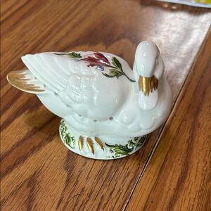 Elizabeth Arden Sachet Porcelain Pomander Floral Duck Figurine with Gold Accents